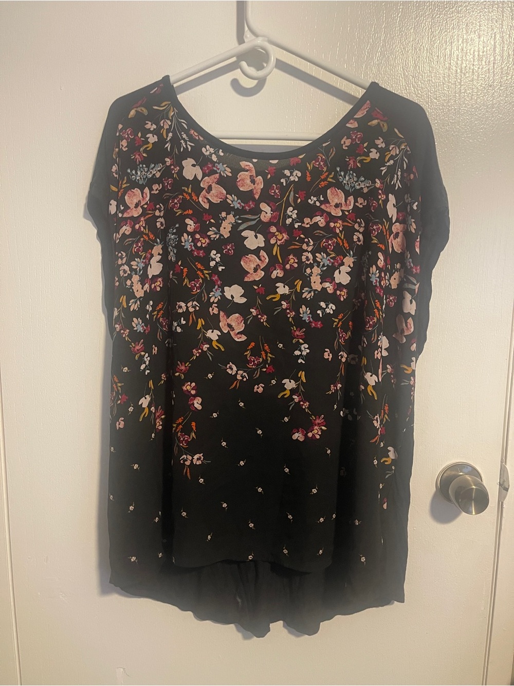 Maurice’s Blouse Sz 2 Black Multitexture Floral Front Short Sleeve Lace Up Back